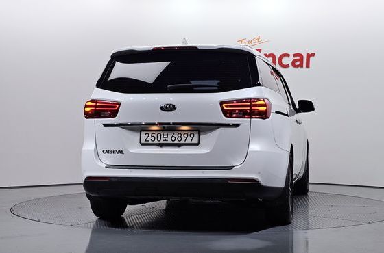 Kia Carnival 11-Seater Prestige — пробег 108 780 км — фото 4 из 5