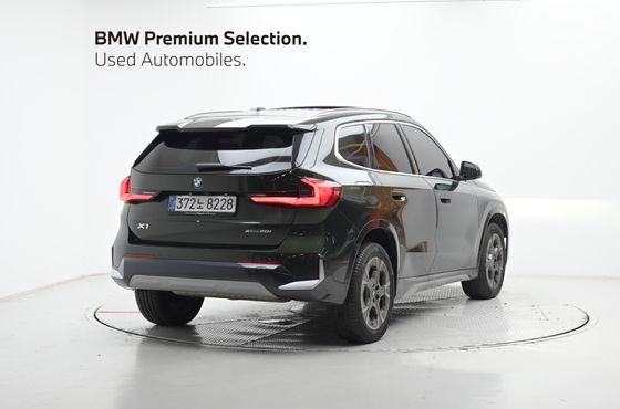 BMW X1 xDrive 20i xLine — пробег 14 165 км — фото 2 из 5