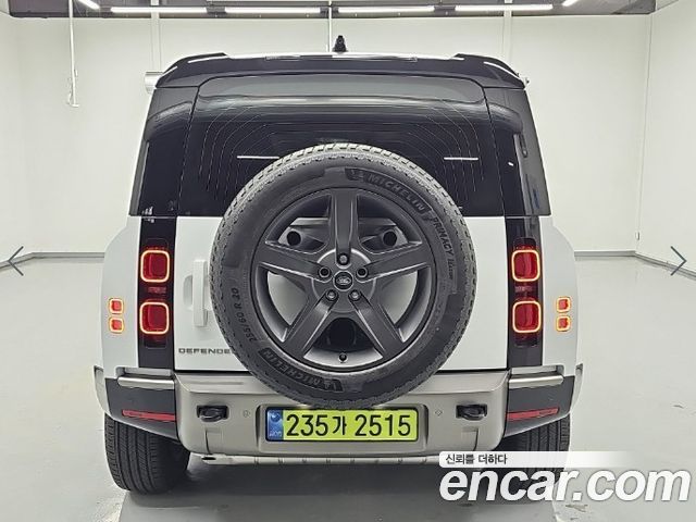 Land Rover Defender 110 P300 X-Dynamic SE — пробег 4 700 км — фото 3 из 5