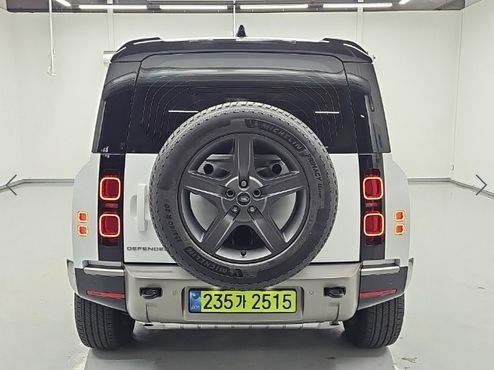 Land Rover Defender 110 P300 X-Dynamic SE — пробег 4 700 км — фото 3 из 5