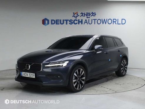 Volvo V60 B5 Ultimate AWD — пробег 46 436 км — фото 1 из 5