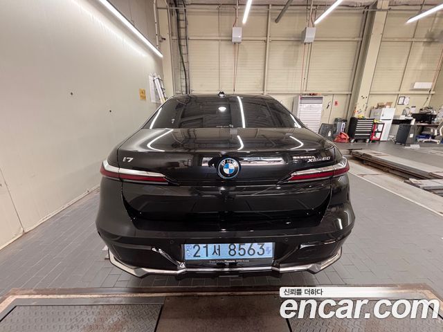 BMW i7 xDrive 60 M sport — пробег 18 428 км — фото 2 из 5