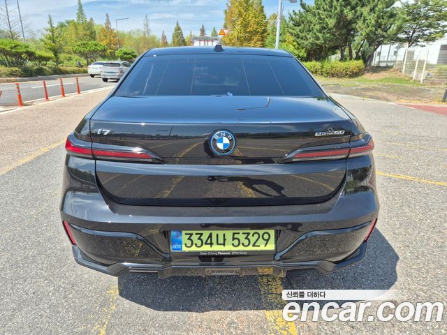 BMW i7 eDrive 50 M Sport — пробег 31 143 км — фото 3 из 5
