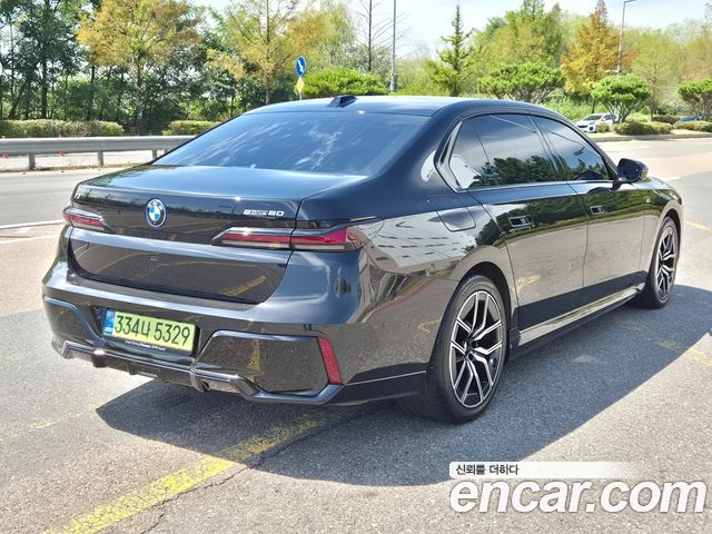 BMW i7 eDrive 50 M Sport — пробег 31 143 км — фото 4 из 5