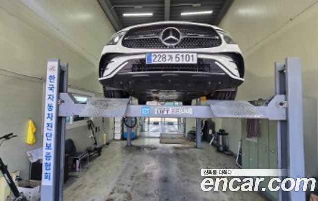 Mercedes-Benz GLC-Class GLC300 4MATIC AMG Line — пробег 17 812 км — фото 1 из 2