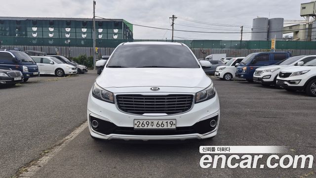Kia Carnival 9-seater Prestige — пробег 236 092 км — фото 2 из 5
