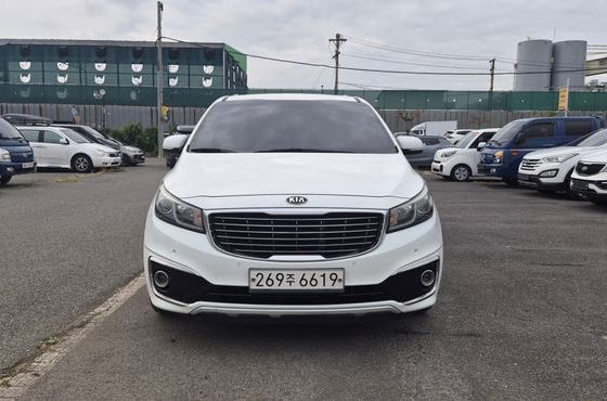 Kia Carnival 9-seater Prestige — пробег 236 092 км — фото 2 из 5