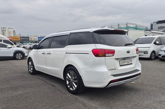 Kia Carnival 9-seater Prestige — пробег 236 092 км — фото 4 из 5