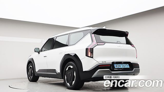 Kia EV9 Long Range 2WD Earth — пробег 54 884 км — фото 2 из 5