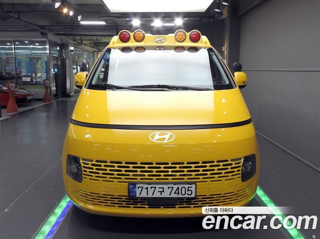Hyundai Staria HEV 1.6 Kinder 11 Seater — пробег 9 900 км — фото 3 из 5