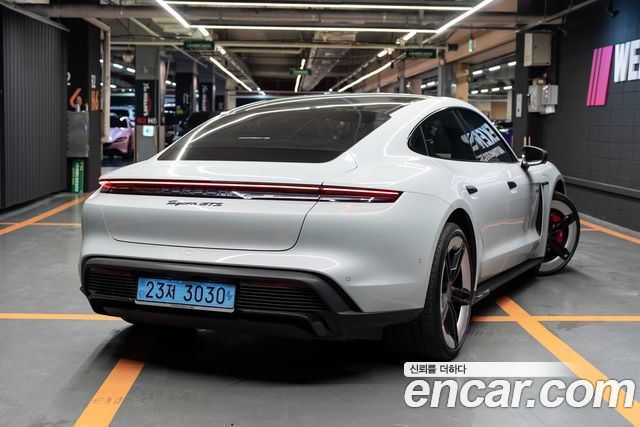 Porsche Taycan GTS — пробег 9 803 км — фото 2 из 5