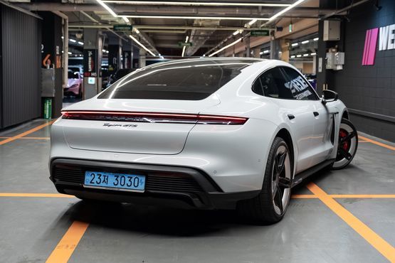Porsche Taycan GTS — пробег 9 803 км — фото 2 из 5