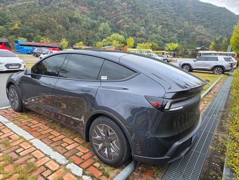 Tesla Model Y L Long Range AWD — пробег 3 265 км — фото 5 из 5