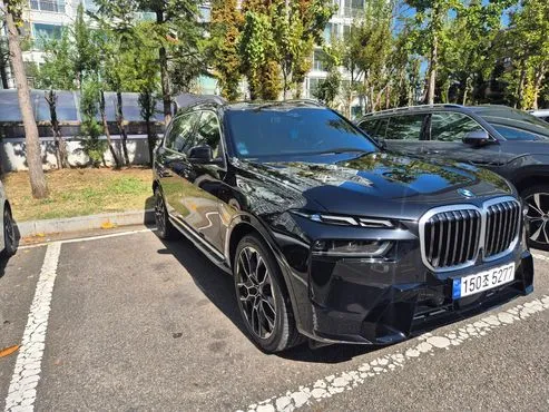 BMW X7 xDrive 40i M Sport 7STR — пробег 25 800 км — фото 2 из 5