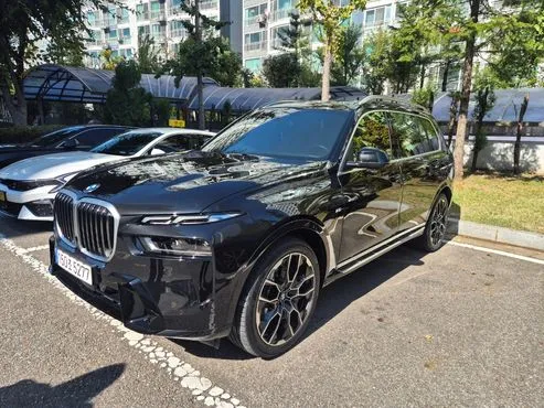 BMW X7 xDrive 40i M Sport 7STR — пробег 25 800 км — фото 3 из 5