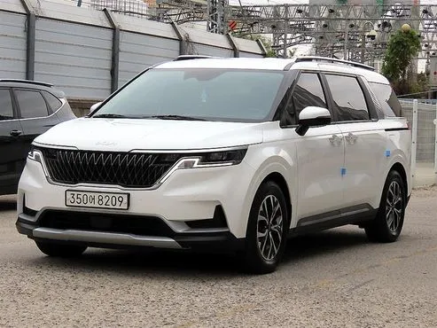 Kia Carnival Gasoline 9-Seater Prestige — пробег 141 000 км — фото 2 из 5
