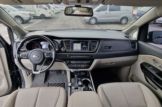 Kia Carnival 7-Seater Limousine VIP — пробег 107 817 км — фото 2 из 5