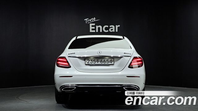 Mercedes-Benz E-Class E300 4MATIC Exclusive — пробег 40 604 км — фото 4 из 5