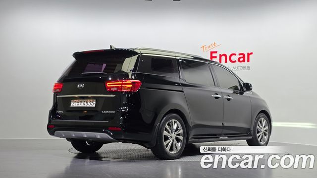 Kia Carnival 7-Seater Limousine VIP — пробег 76 636 км — фото 2 из 5