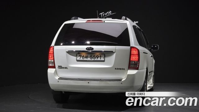 Kia Carnival Grand Carnival GX Grand Pack — пробег 263 466 км — фото 4 из 5