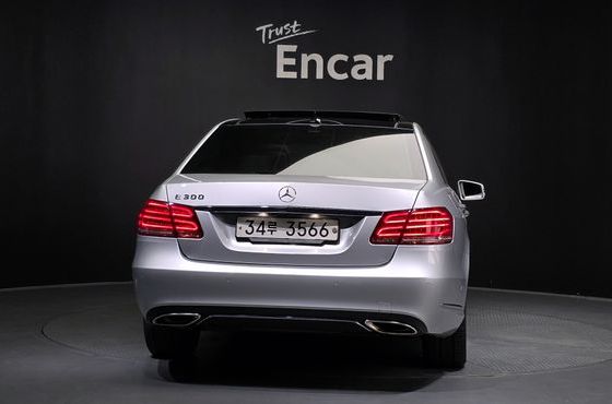 Mercedes-Benz E-Class E300 Avangard — пробег 126 492 км — фото 4 из 5