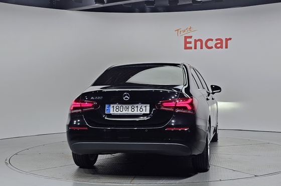 Mercedes-Benz A-Class A220 Sedan — пробег 70 991 км — фото 4 из 5