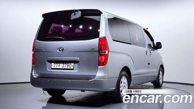 Hyundai Starex 11-Seater Wagon CVX Luxury — пробег 132 494 км — фото 2 из 5