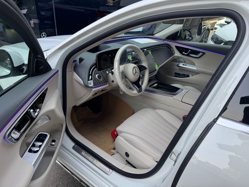 Mercedes-Benz E-Class E300 4MATIC Exclusive — пробег 30 км — фото 4 из 5