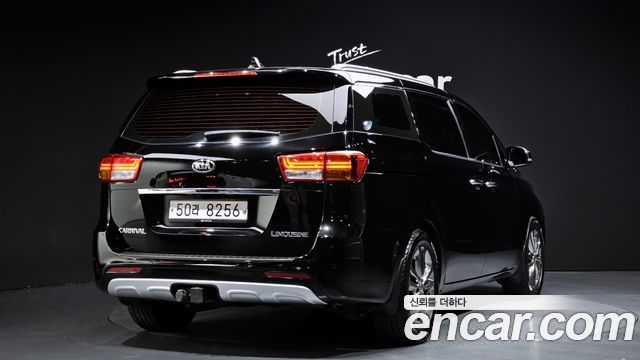 Kia Carnival 7-seater Limousine VIP — пробег 153 859 км — фото 2 из 5