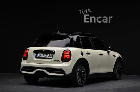 Mini Cooper 5Door Classic Third Generation — пробег 15 057 км — фото 2 из 5