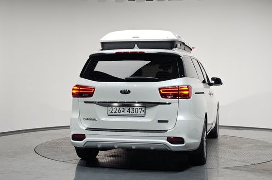 Kia Carnival 9-Seater Outdoor Prestige — пробег 54 626 км — фото 4 из 5