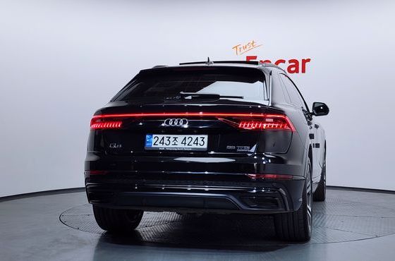 Audi Q8 55 TFSI Quattro Premium — пробег 58 186 км — фото 4 из 5