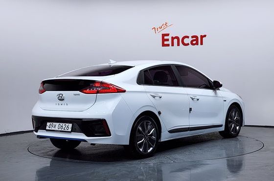 Hyundai Ioniq Q — пробег 122 955 км — фото 2 из 5
