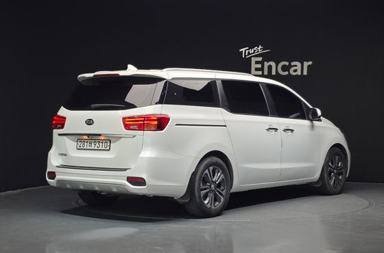 Kia Carnival 9-Seater Luxury — пробег 215 964 км — фото 2 из 5