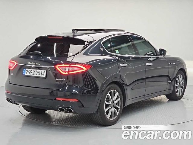 Maserati Levante из Кореи Encar