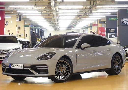 Porsche Panamera 2.9 AWD Platinum Edition — пробег 22 000 км — фото 1 из 5