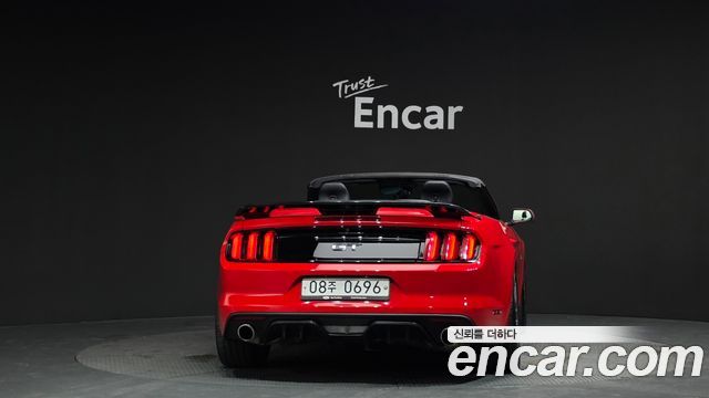 Ford Mustang GT Convertible — пробег 102 153 км — фото 4 из 5