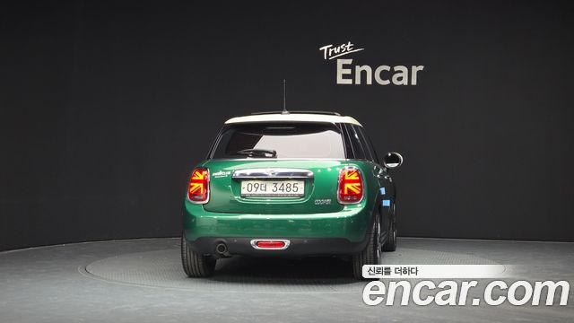 Mini Cooper 5Door 60th Edition 3rd — пробег 65 927 км — фото 4 из 5