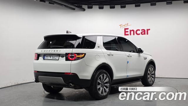 Land Rover Discovery Sport 2.0 TD4 HSE Luxury — пробег 137 096 км — фото 2 из 5