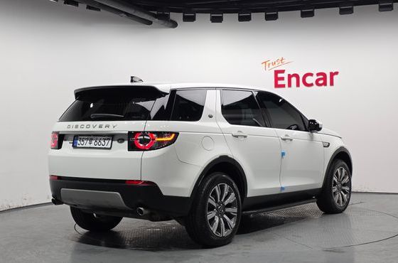 Land Rover Discovery Sport 2.0 TD4 HSE Luxury — пробег 137 096 км — фото 2 из 5