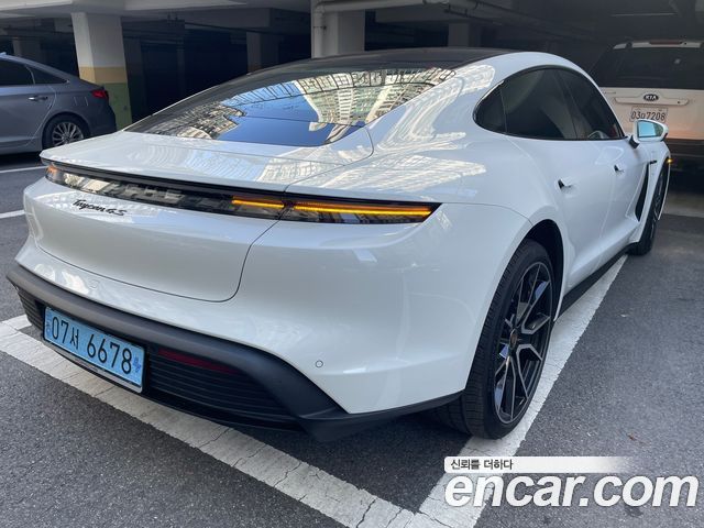Porsche Taycan 4S — пробег 25 000 км — фото 2 из 5