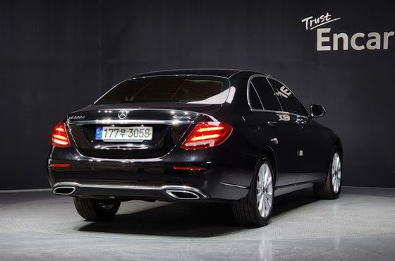 Mercedes-Benz E-Class E220d 4MATIC Exclusive — пробег 124 126 км — фото 2 из 5