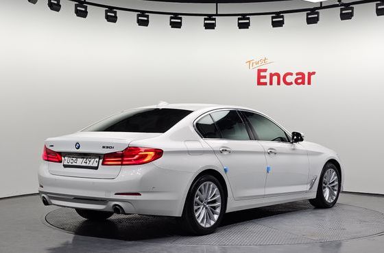 BMW 5-Series 530i xDrive Luxury Plus — пробег 70 650 км — фото 2 из 5