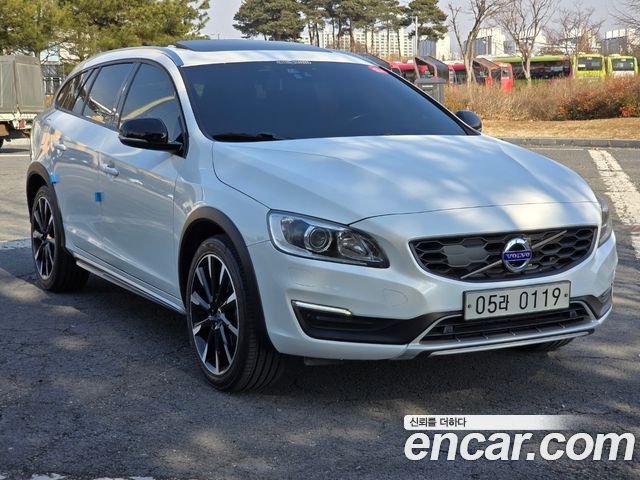 Volvo V60 T5 AWD — пробег 113 000 км — фото 2 из 5
