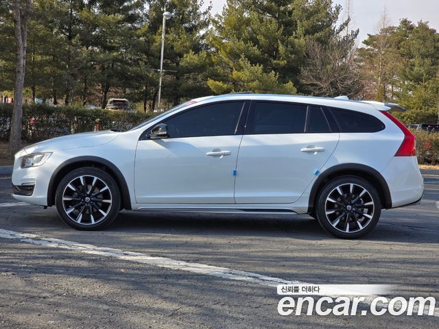 Volvo V60 T5 AWD — пробег 113 000 км — фото 4 из 5
