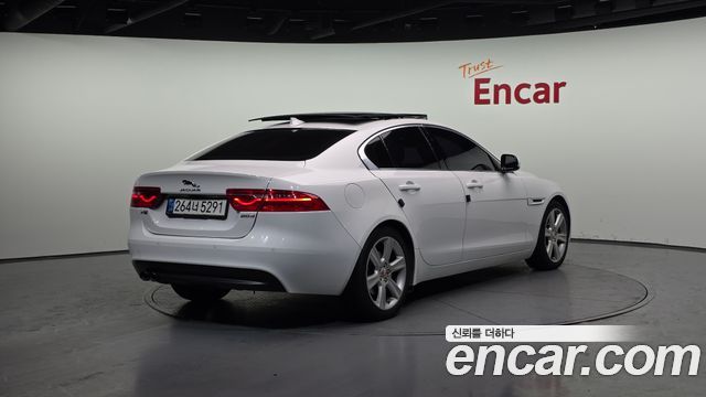 Jaguar XE 20d Portfolio — пробег 163 335 км — фото 2 из 5