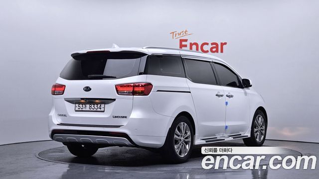 Kia Carnival 7-seater Limousine VIP — пробег 84 742 км — фото 2 из 5