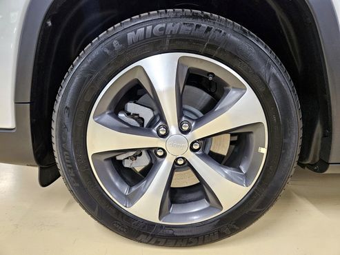 Jeep Cherokee 2.4 Limited 2WD — пробег 2 500 км — фото 5 из 5