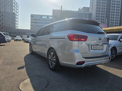Kia Carnival 9-Seater Luxury — пробег 56 261 км — фото 2 из 5