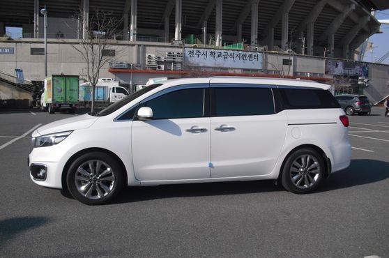 Kia Carnival 9-seater Prestige — пробег 154 490 км — фото 2 из 5